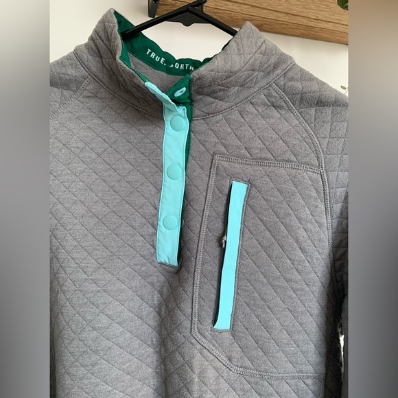 Woods women’s Pullover. Medium. - Picture 2 of 7